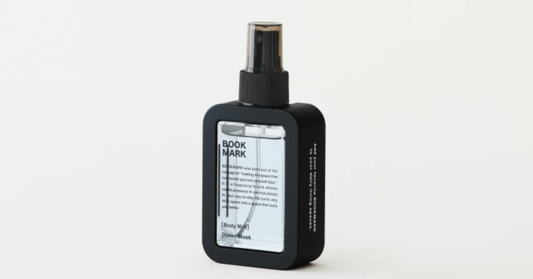 黒いふちに中央が透明になっているボディミスト